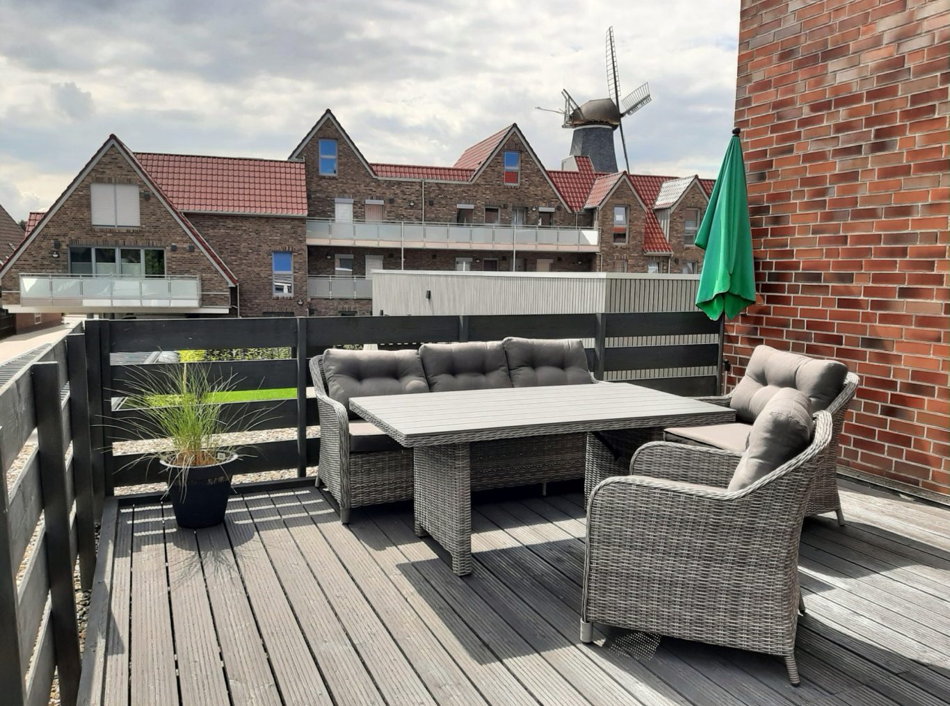 Große Dachterasse Dachterasse mit Blick auf die Mühle in Norden